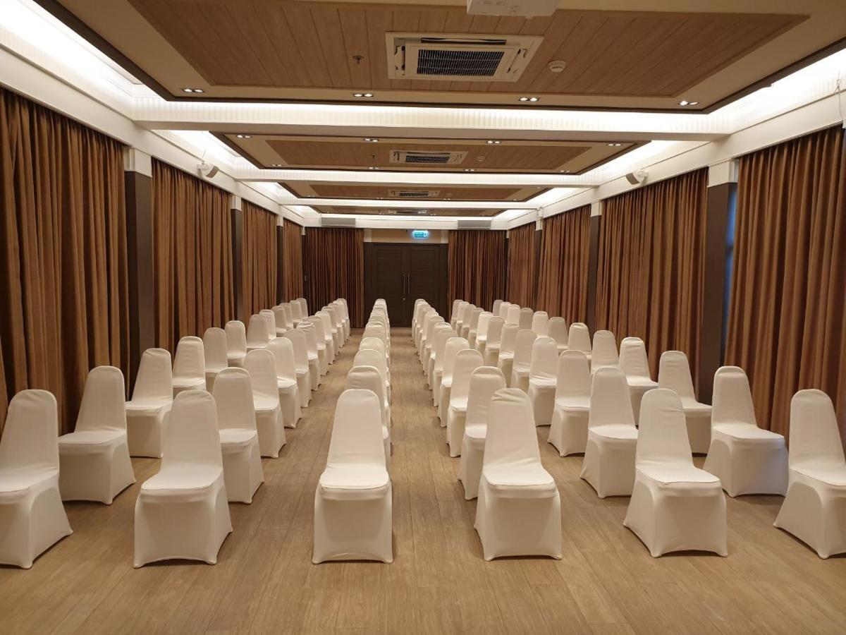 Swan Lake Hotel Sattahip Exterior foto