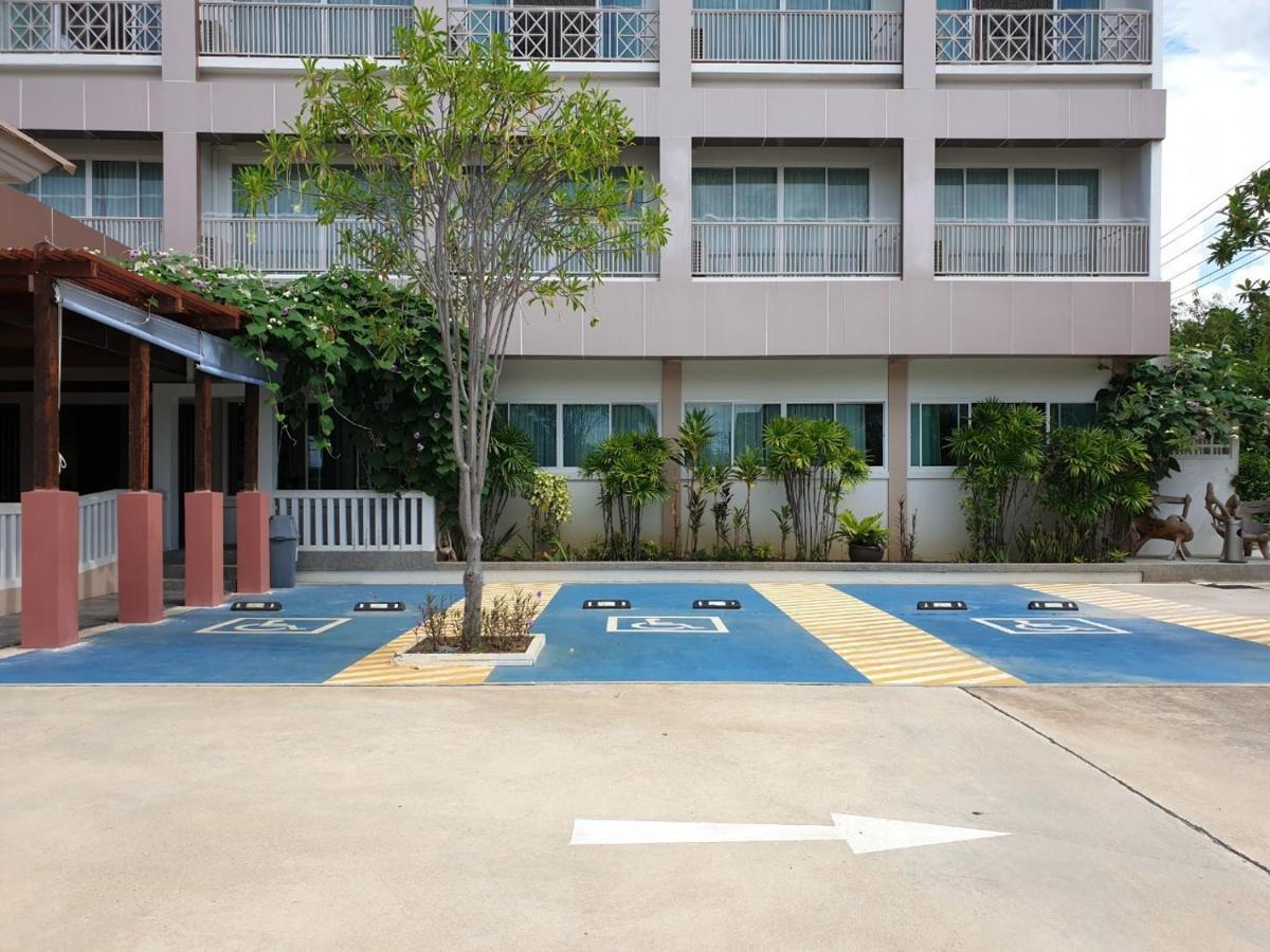 Swan Lake Hotel Sattahip Exterior foto