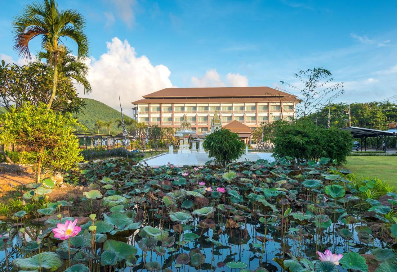 Swan Lake Hotel Sattahip Exterior foto